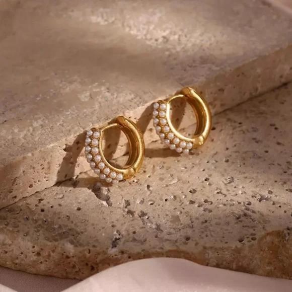 New 18K Gold Fresh Water Pearl Huggies Earrings, CUTE RING, SHINY RING. - Picture 4 of 6